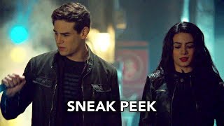 Shadowhunters 3x16 Sneak Peek #2 "Stay With Me" - Simon et Izzy
