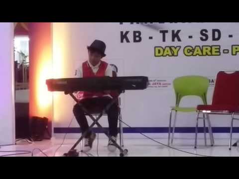 Petra Pedhie'R playing Romance D'Amor