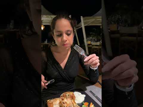 Cheap vs Expensive Momo 😍 | Rs 50 v/s Rs 300 Momo 😱 | @sosaute