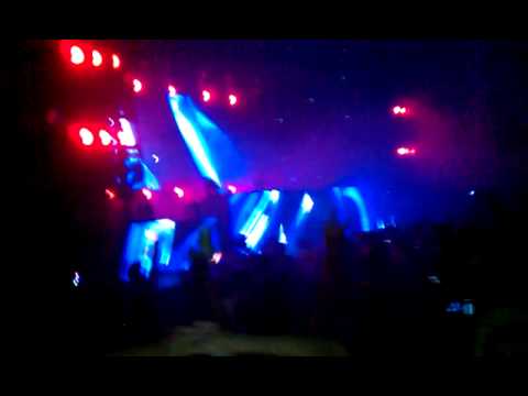Eric Prydz playing Cirez D - Glow