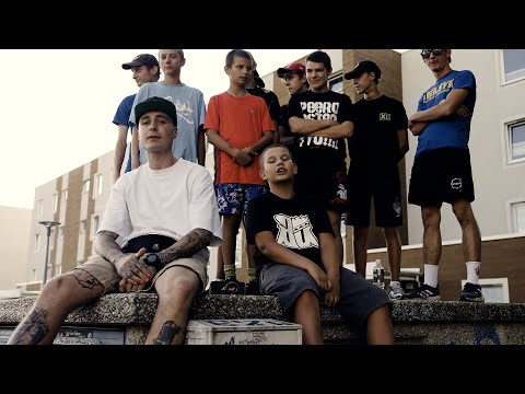 Ksawek feat. Marone - Małolaci (cuts Kiper) prod.MEN7O5 (OFFICIAL VIDEO by @niezlykretik @proavis)