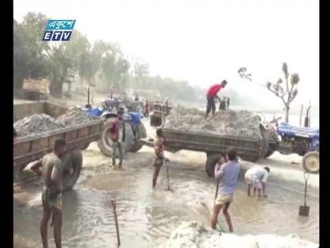 নিষেধাজ্ঞা উপেক্ষা করে ড্রেজার দিয়ে লোকালয় এবং নদী তীর থেকে চলছে বালু উত্তোলন