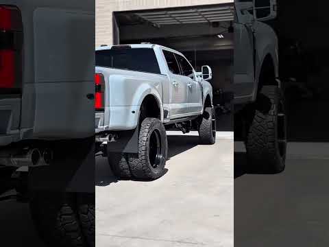2025 FORD F350 PLATINUM• 8" Mcgaughys 4-Link Lift Kit