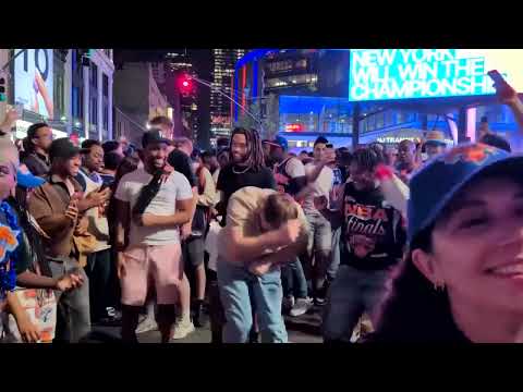 尼克球迷嗨翻！NBA總冠軍賽G2大勝，嗨到不行！ (Knicks fans go wild after victory in Game 2 of NBA Finals)