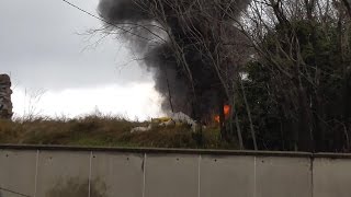 preview picture of video 'Incendie dans un dépôt SNCF à Nîmes'