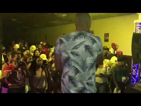 Mentao Brigante Ft Alex Brito - Maniática - En Vivo