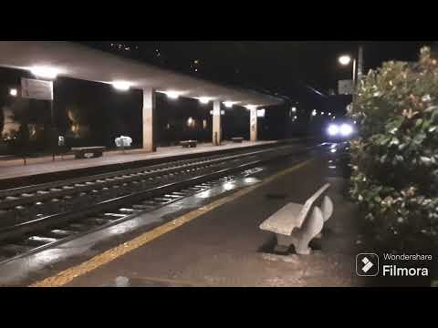 Bahnhof Stresa Hbf (T.68)-m. Ec n. Milano Centrale in Italien am 21.10.23 um 21.15 Uhr