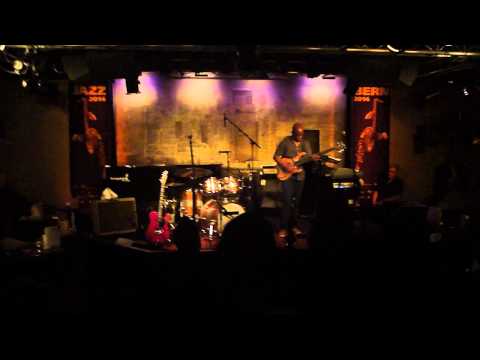 Spyro Gyra at Bern Jazz 2014   Scott Ambush's bass solo, second show