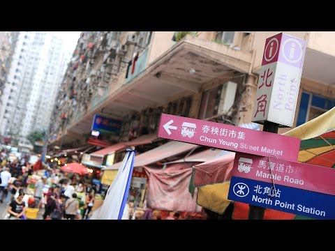 Caminhando pela rua Chun Ting, North Point, Hong Kong