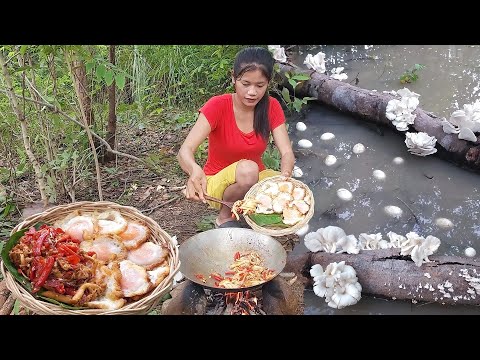 Survival skills, Pick egg and Mushroom for food in rainforest, Cooking egg with mushroom for dinner