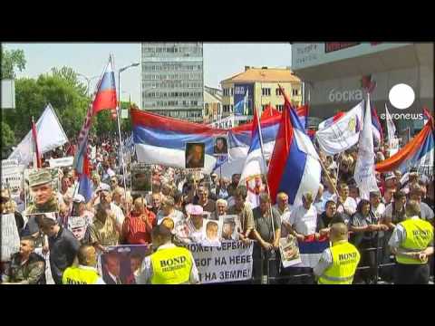 Thousands rally in support of Ratko Mladic