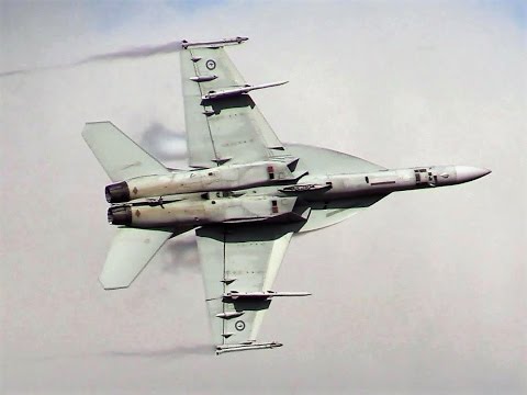 High energy display by RAAF F/A-18F at Avalon Airshow