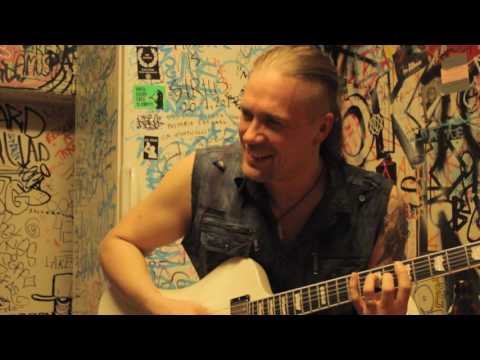 S-TOOL - Propably The Shittiest Guitar Duo In The World