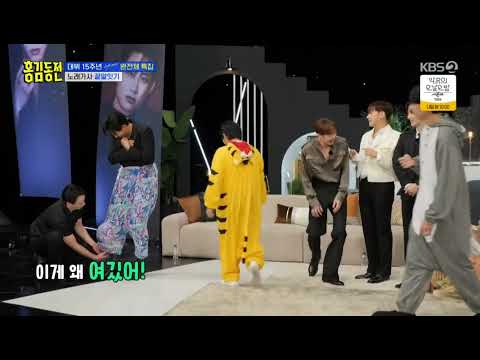 Junho protects Taecyeon with his coat from mispositioning balloon like a male lead in drama.