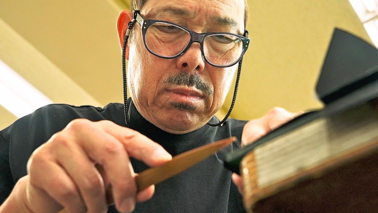 【 71gの衝撃】なぜここまで薄いのか｜「風琴マチ」で仕立てる極薄カンガルー革財布｜上野・ラモーダヨシダ