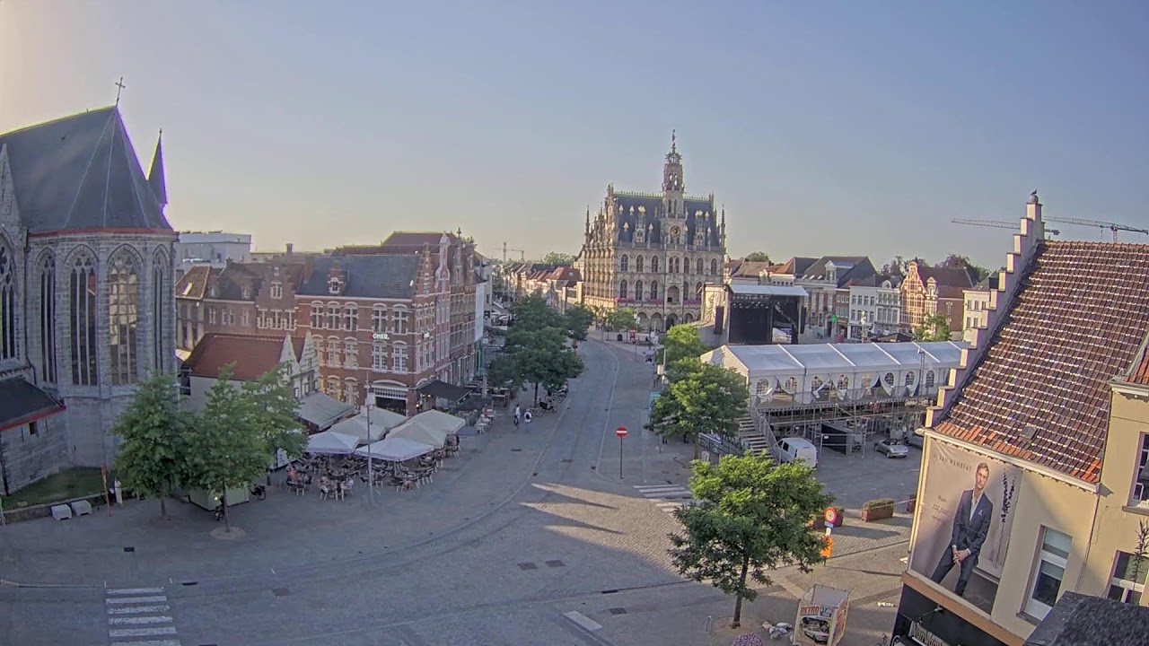 Live webcam view of Vleeshuis & Town Hall Markt View
