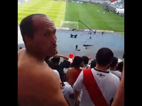 "Tenemos que ser campeones este año" Barra: La Banda del Basurero &bull; Club: Deportivo Municipal