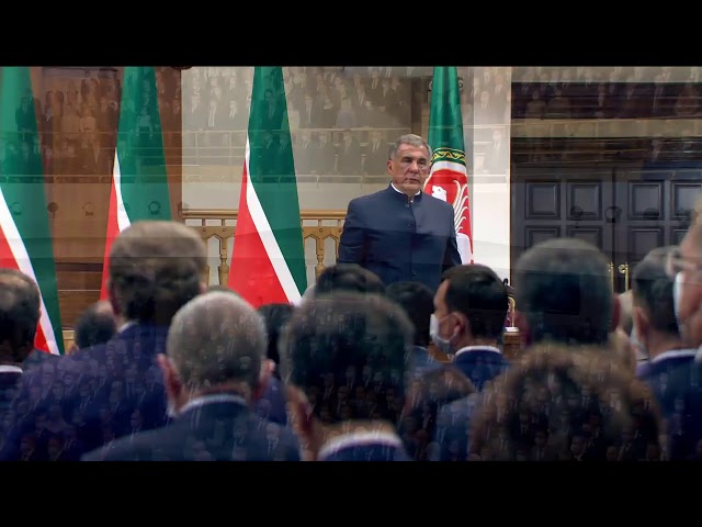 Парламентның 14 нче утырышында Татарстан Республикасы Президенты Рөстәм Миңнеханов Татарстан Дәүләт Советына еллык Юллама белән чыгыш ясый