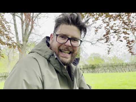 Vi bygger odlingsplats med hugelbädd