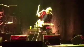 Duman - Öyle Dertli (KONSER) Batuhan’ın gitarının teli kopuyor