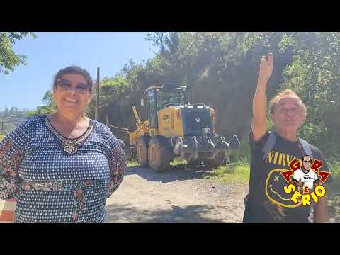 MORADORES FALAM SOBRE A MOTONIVELADORA ESQUECIDA NO BAIRRO DO RIBEIRÃO DO JÚLIO EM MIRACATU.