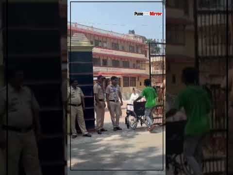 Actress Rekha exercises her right to vote  #rekha #vote #punemirror