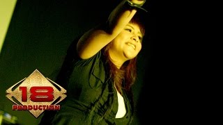 Download lagu Audy - Menangis Semalam (Live Konser Semarang 20 Mei 2008) mp3