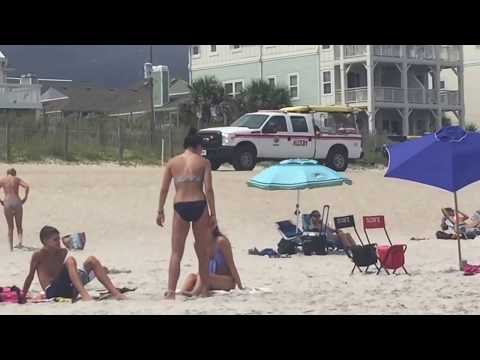 Plimbãricã pe plajã pentru scãzut burta și clãtit ochișorii