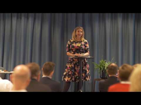 Katerina Janouch talar om yttrandefrihet på Medborgerlig Samlings partistämma