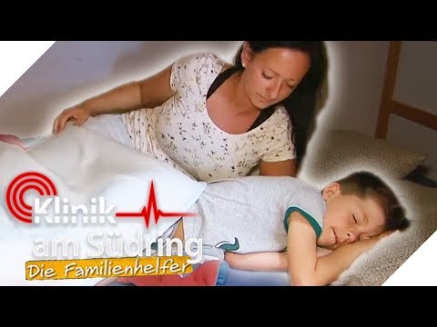 , title : 'Schüler kann nicht ohne Mama schlafen! Wovor hat er Angst? | Die Familienhelfer | SAT.1'