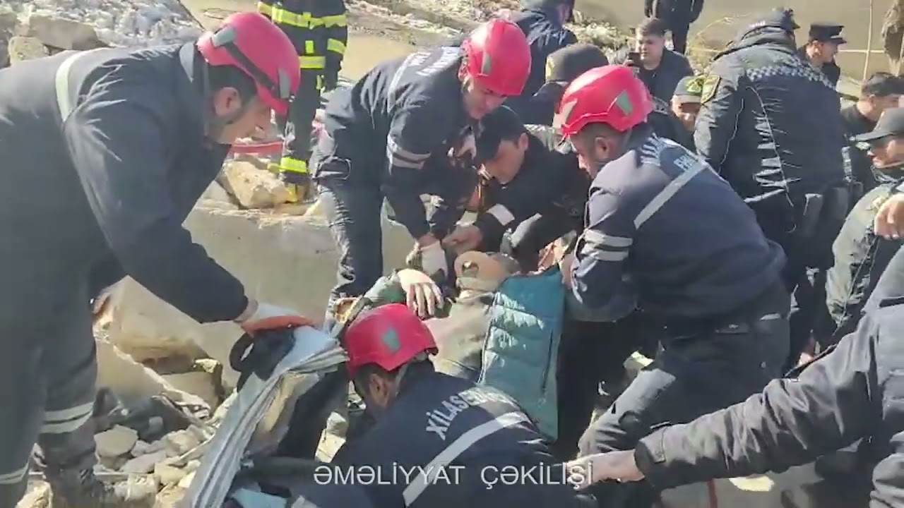 Partlayışdakı dağıntılardan 3 nəfər sağ çıxarıldı VİDEO