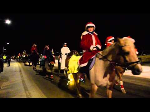 Hästkortege genom grums på luciakvällen!