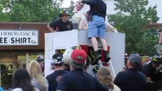 preview picture of video 'Hudson Valley Firefighter Convention Mardi Gras Parade (2009) [Part 1 of 2] [Travel #18A]'
