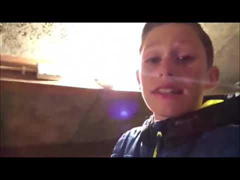 Timo valt van de trap!!!