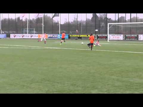 1 maart 2014 VV De Meern D4 - Geinoord D2 com 2-5 Doelpunt Geinoord (0-1)