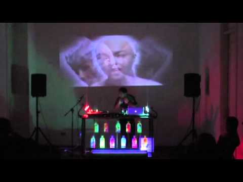 DECONSTRUCTING BJÖRK - Hunter