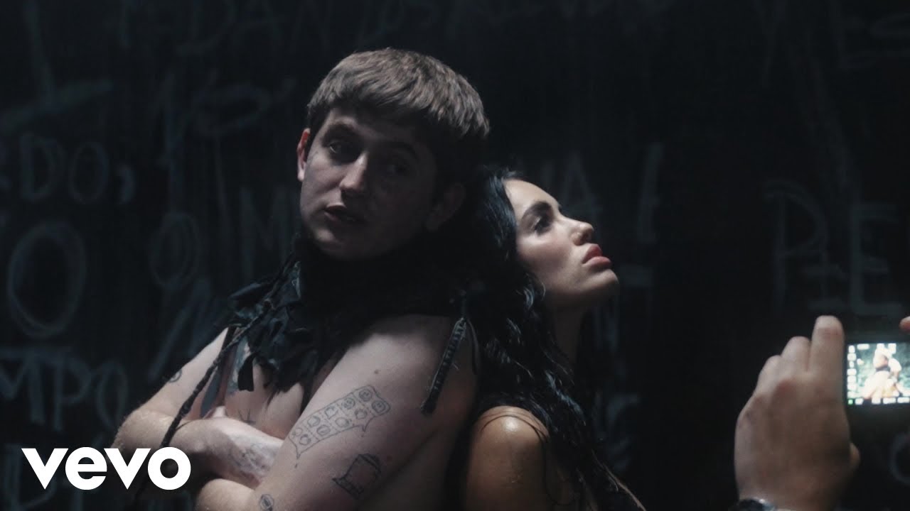 Lali - LALI - NO VAYAS A ATENDER CUANDO EL DEMONIO LLAMA (BTS Oficial)