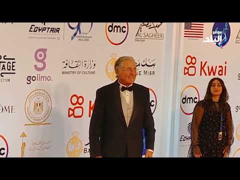 مصطفي فهمي يخطف الانظار علي ريد كاربت مهرجان القاهرة السينمائي