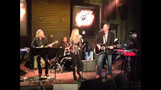 Shakira - Medicine (Featuring Blake Shelton) Live Clip