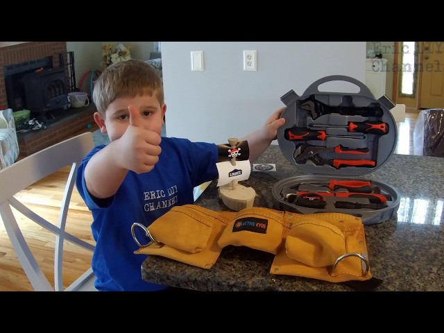 Vídeo relacionado con Kidoozie Little Builder Tool Belt - Includes Belt with Pockets, Pretend Hammer, Pliers, Wrench, Screwdriver With 2 Bits, And Electronic Beeper - Ages 2 And Up by Kidoozie
