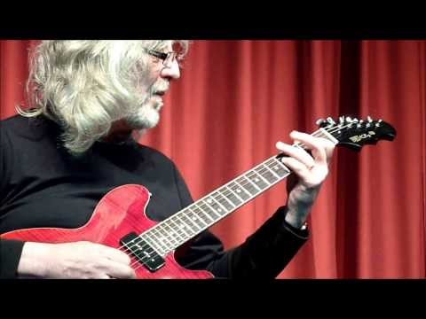 Gordon Giltrap plays 'The Dodo's Dream' & explains the effects he uses
