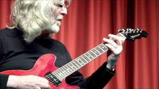 Gordon Giltrap plays 'The Dodo's Dream' & explains the effects he uses