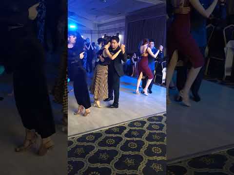 Carlitos Espinoza y Manuela Rossi | Mesmerizing Argentine Tango Ronda