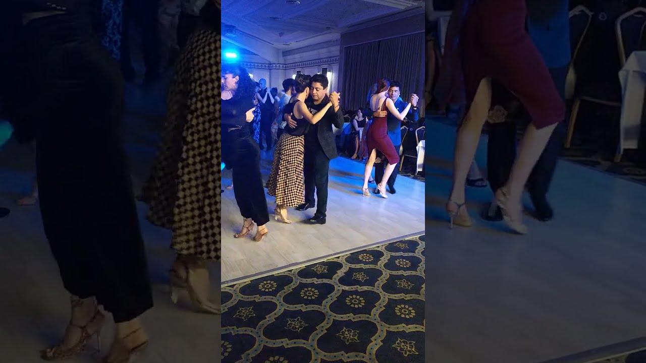 Carlitos Espinoza y Manuela Rossi | Mesmerizing Argentine Tango Ronda