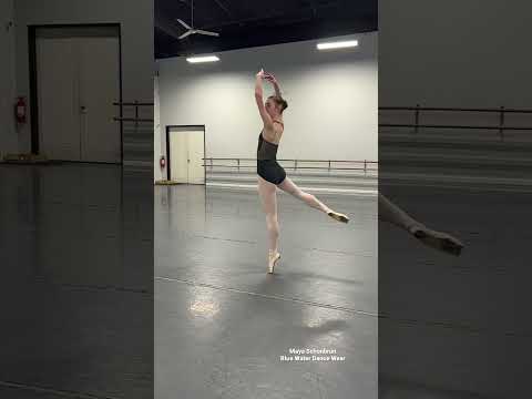Just Maya doing Maya things 😭👏🏻 #mayaschonbrun #ballerina