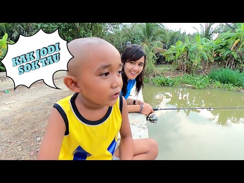 Fishing in Lemboan: Kids Already Able to Act Out Catching Fish. Ready to Become Actors!