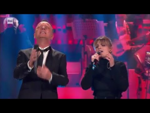 Gigi D'Alessio ed Emma in "Cu' mme'" - 20 anni che siamo italiani 06/12/2019