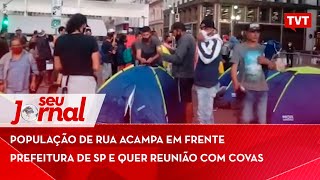 Em busca de casa, moradores de rua acampam em frente à prefeitura de SP