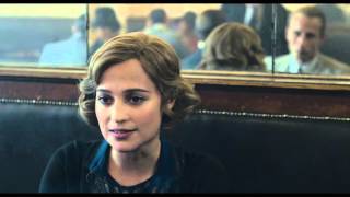 Danish Girl / Extrait "Rencontre Au Bar " VF [Au cinéma le 20 janvier 2016]