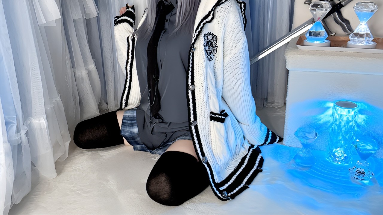 男の娘が可愛いカーディガンとミニスカで耳かき♪/EarCleaning/whisper/EarBlowing/Tapping/Japanese